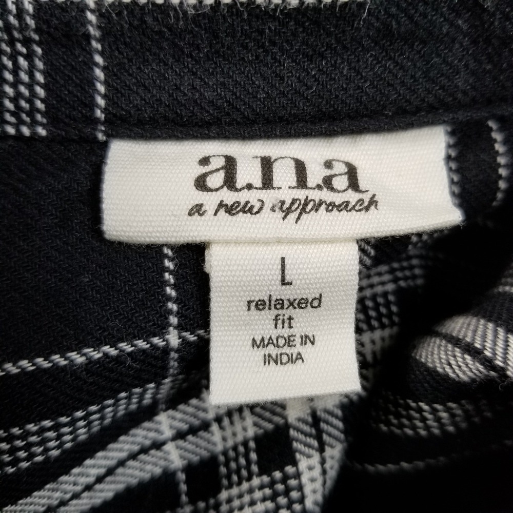 a.n.a Button Up Shirt Women's Large L‎ Black White Plaid Flannel Relaxed Cotton - Picture 7 of 8
